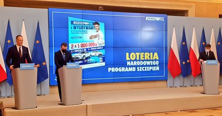 Loteria szczepionkowa przyspiesza. Do zwycięzców trafią pierwsze duże nagrody