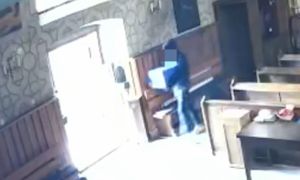 Ksiądz zauważył go na monitoringu. 23-latek ukrył się na polu truskawek