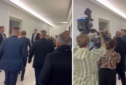 Zobaczyli tylko plecy. Tusk i Sienkiewicz nie odpowiedzieli na pytania