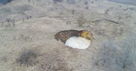 Ziemia nagle się zapadła. Gigantyczny lej