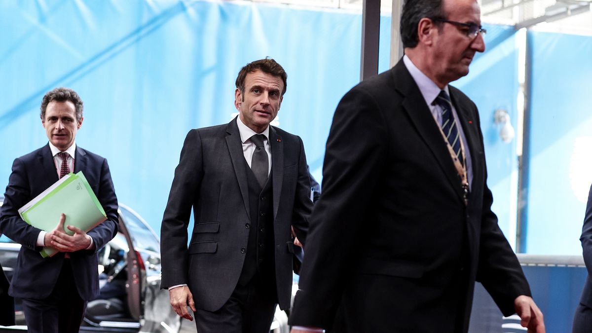 Emmanuel Macron, France's president, center, arrives for the European Union (EU) leaders summit at the European Council headquarters in Brussels, Belgium, on Thursday, March 23, 2023. The EU's military support for Ukraine will feature among the key topics of discussion, on the heels of Chinese President Xi Jinping's visit to Moscow to meet with President Vladimir Putin. Photographer: Dursun Aydemir/Anadolu Agency/Bloomberg via Getty Images