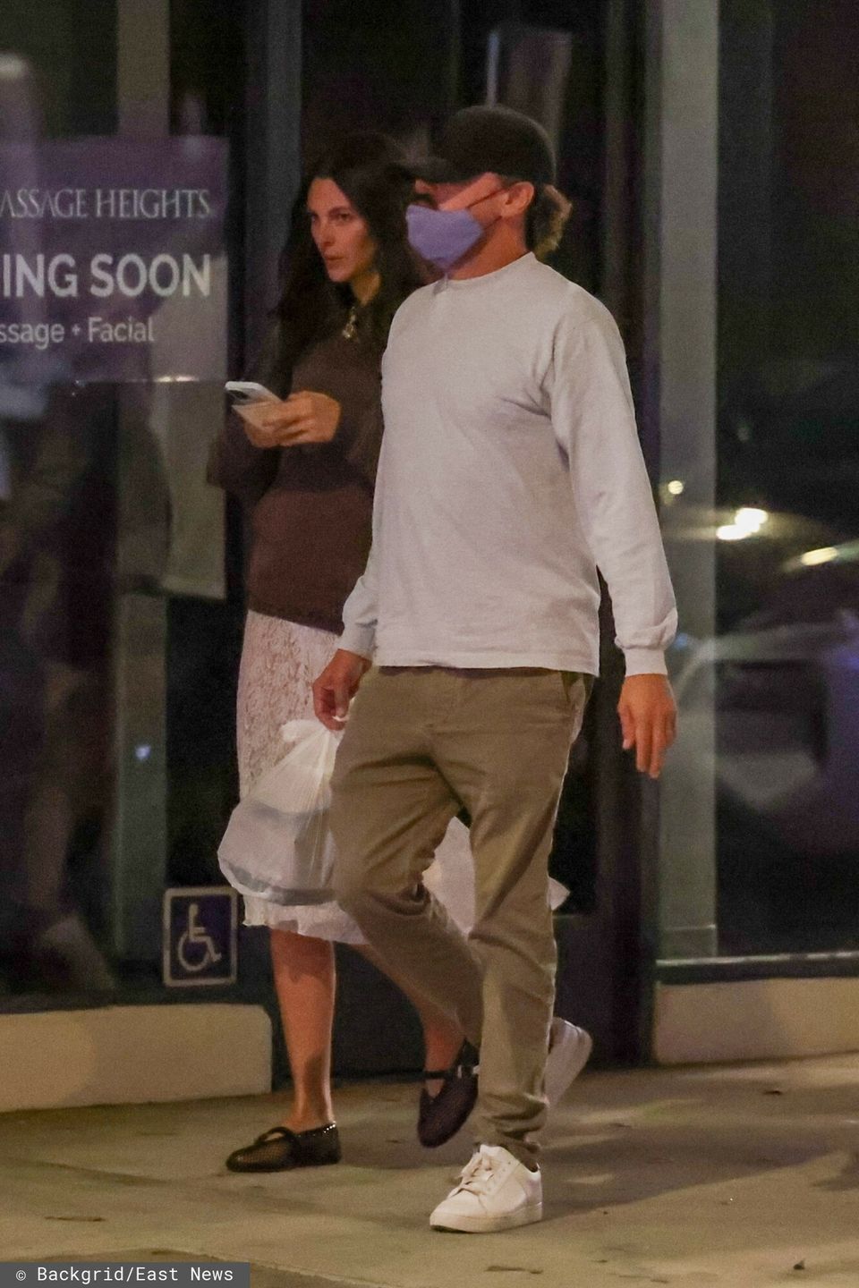 Leonardo DiCaprio na romantycznym spacerze z modelką
