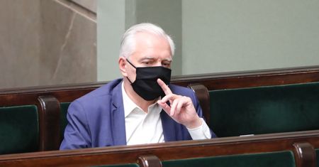 Żółta strefa w całej Polsce. 1 listopada nie odwiedzimy grobów bliskich? Jarosław Gowin: to nie wchodzi w grę