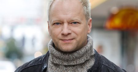 Maciej Stuhr opiekuje się chorym synem. Fani życzą dużo zdrowia