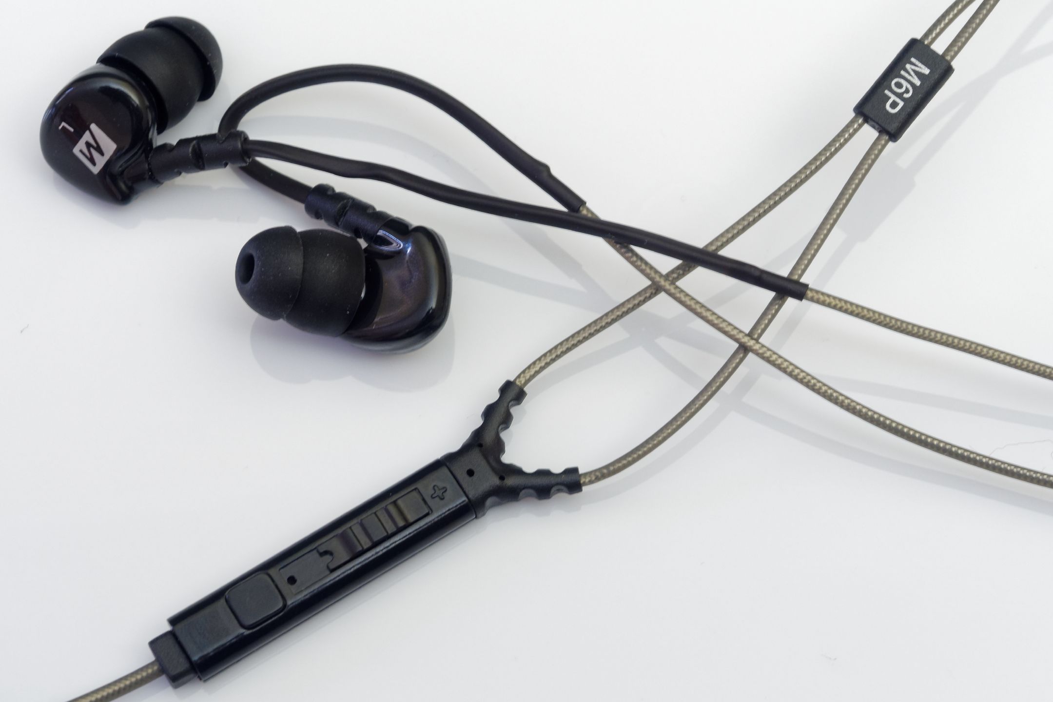 Test MEE audio M6P – solidnych słuchawek sportowych w dobrej cenie 2