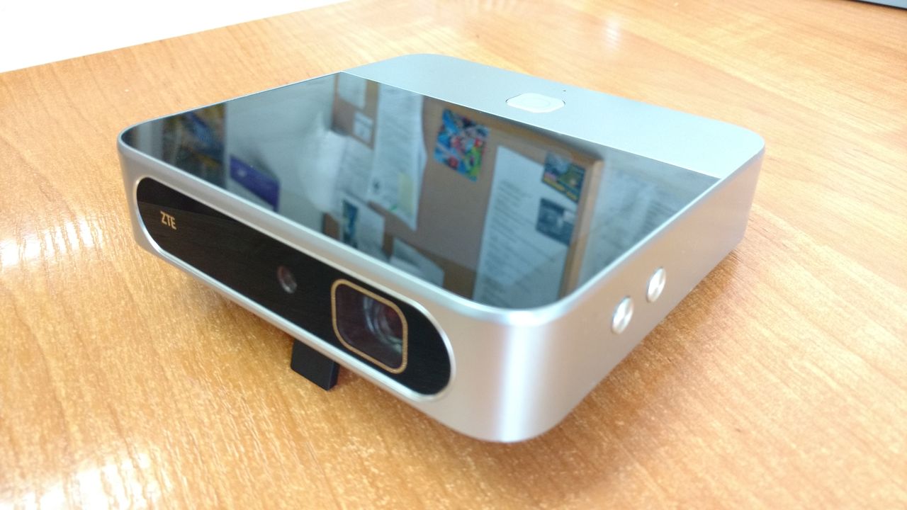 ZTE SPRO 2 – mobilny projektor dla biznesu