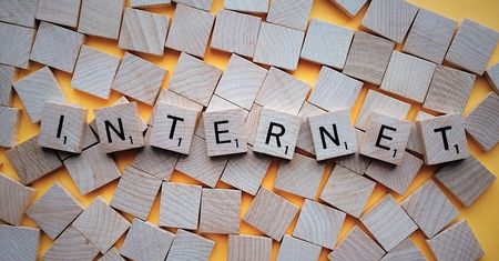 Ponad 4 tysiące polskich szkół otrzyma Internet od Orange – za darmo?
