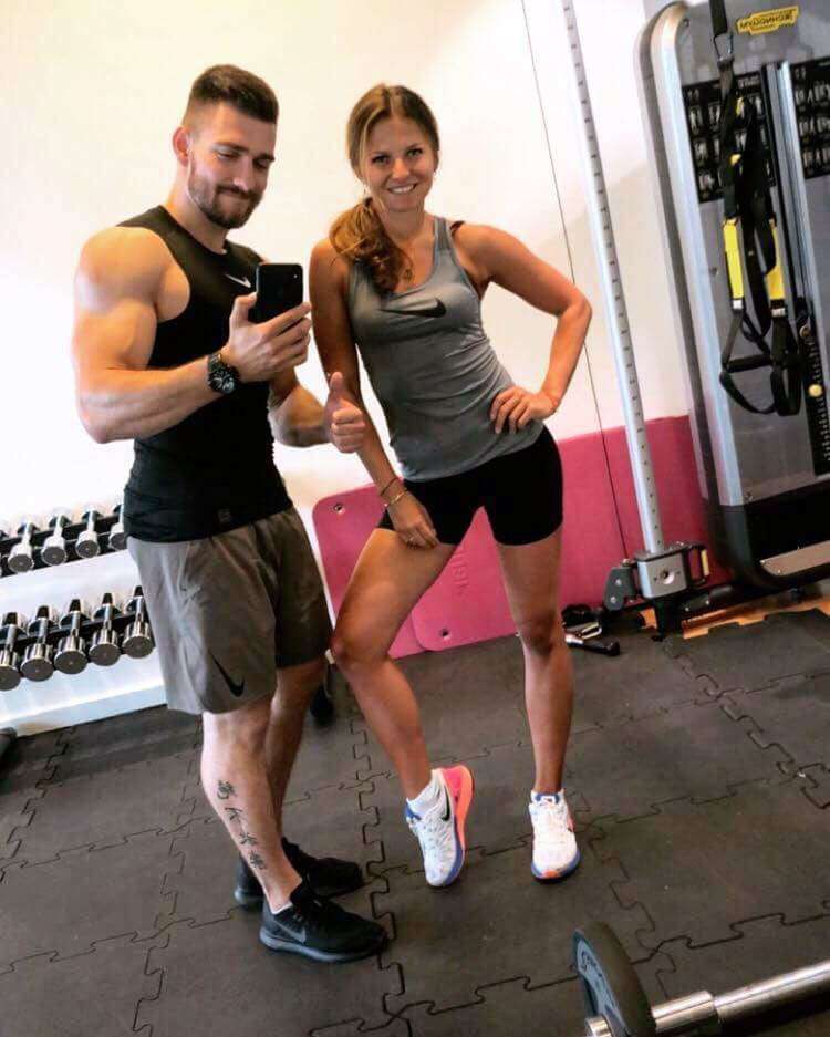Kuba Głąb z Healthy Center by Ann trenuje gwiazdy do filmu "Całe Szczęście"