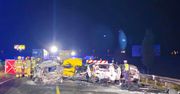 Uczniowie żegnają kolegów, którzy zginęli w karambolu na S7.
