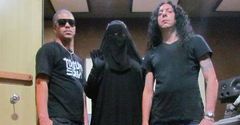 Chrześcijanka przeszła na islam i gra thrash metal