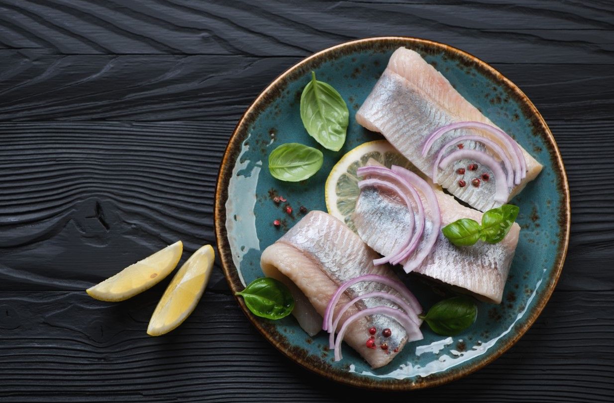 Keto śledzie pod pierzynką – przepis, wartości odżywcze i kalorie