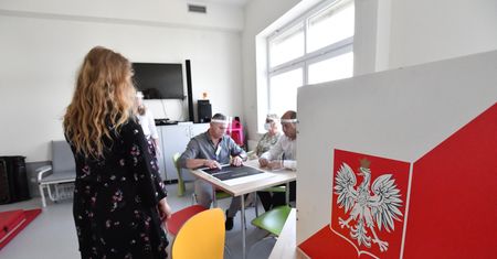 Wybory 2020. Zakaz fotografowania w lokalu? Ogłoszenie zaskoczyło wyborców