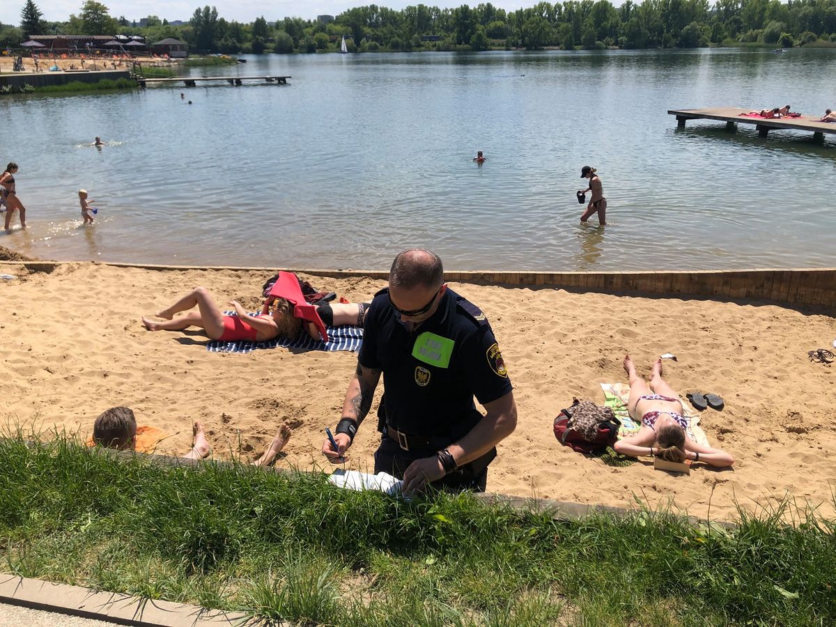 Kraków. Na plaży fotografował nastolatki. Mężczyzna trafił w ręce policji