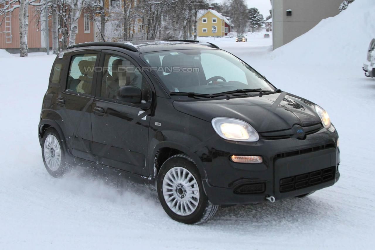 Nowy Fiat Panda 4x4 (2013) wyszpiegowany na śniegu