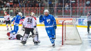 Rozstrzygnięcie w trzeciej tercji. Zwycięskie derby i powrót na fotel lidera