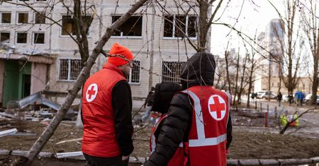 Czerwony Krzyż współpracuje z Rosją? Ciężkie oskarżenia z Kijowa