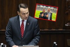 Dyplomacja futbolowa. Sikorski pokazał niemieckiemu politykowi Żyletę