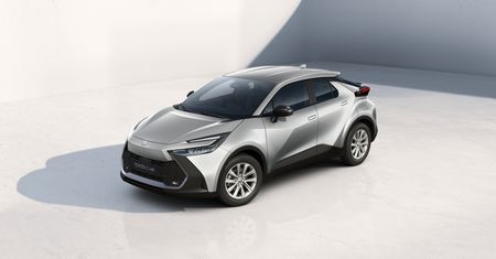 Najtańsza wersja dołącza do gamy Toyoty C-HR Plug-in Hybrid. Najtańsza, ale nie tania