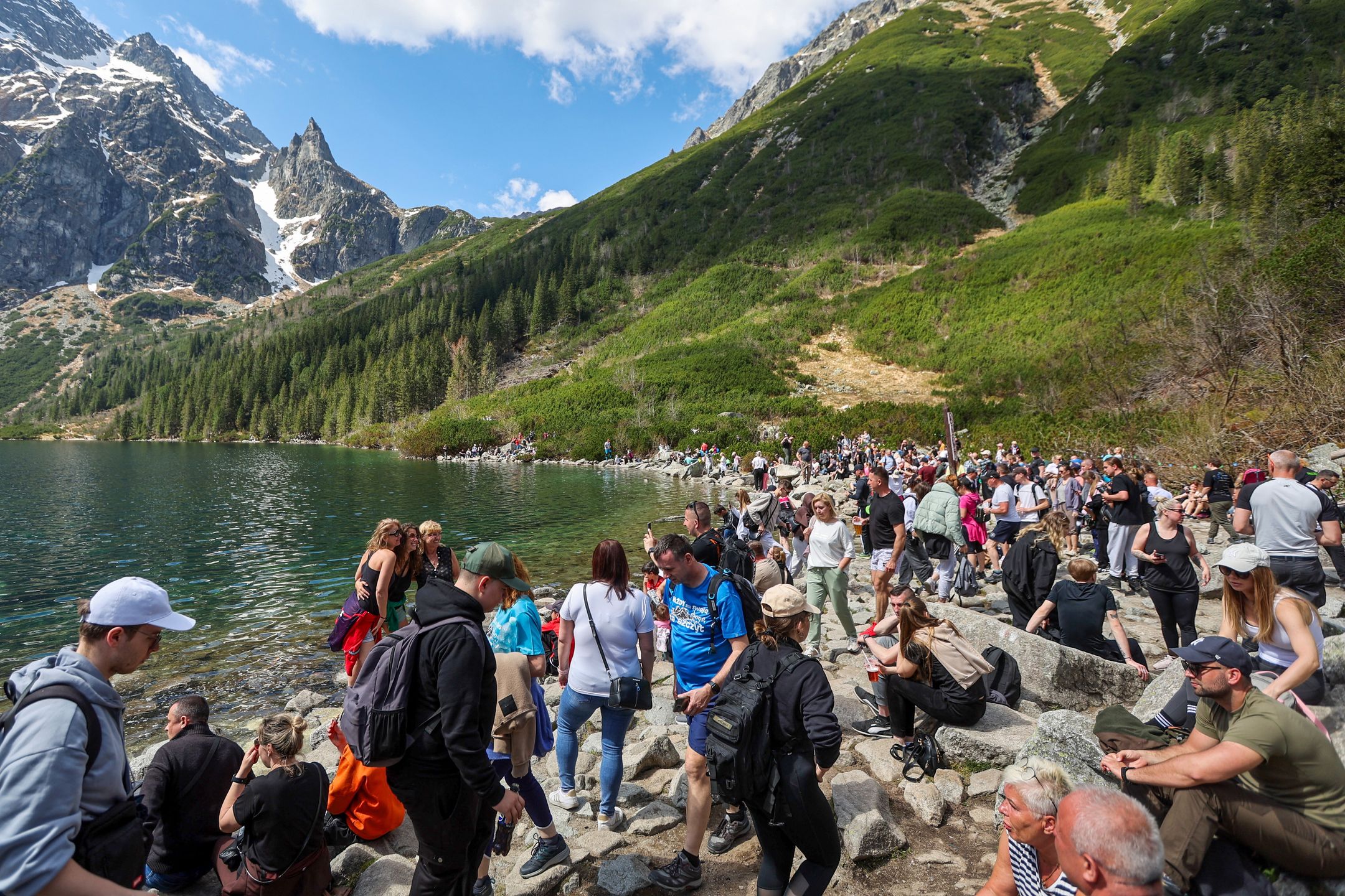t�umy nad Morskim OkiemGrzegorz Momotmaj�wka, Morskie Oko, odpoczynek, t�umy, turystyka