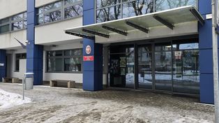 Tragiczne zdarzenie na ul. Czwartaków w Płocku. Policja wyjaśnia okoliczności śmierci 46-latka