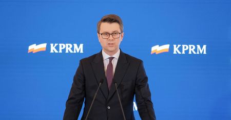 Polacy skarżą się na obniżki wynagrodzeń. Jest reakcja rządu