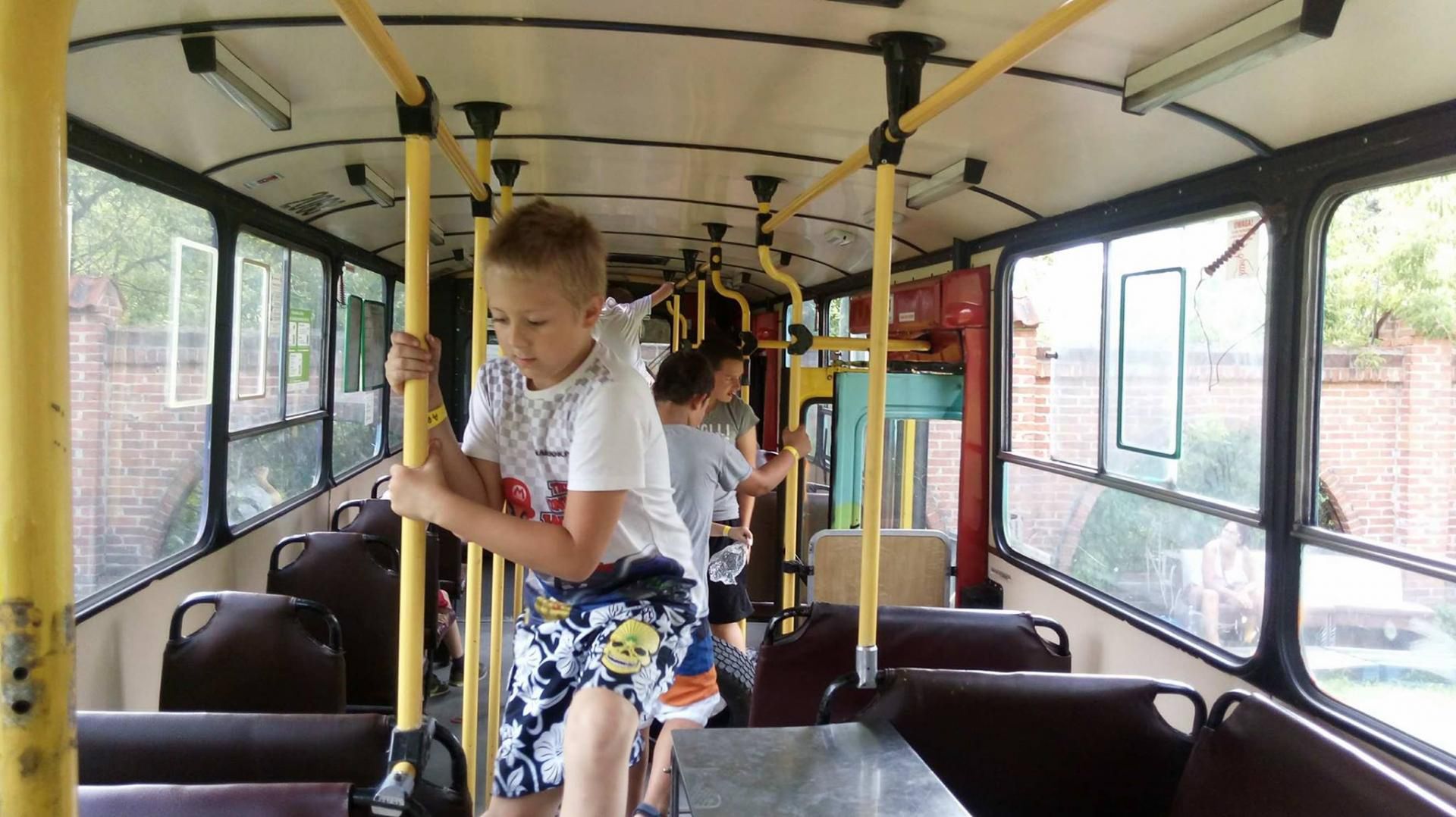 Autobus ZTM to jedna z największych atrakcji Rezerwatu