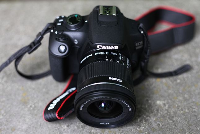 Zdjęcie przedprodukcyjnej wersji obiektywu Canon EF-S 10-18mm f/4.5-5.6 IS STM