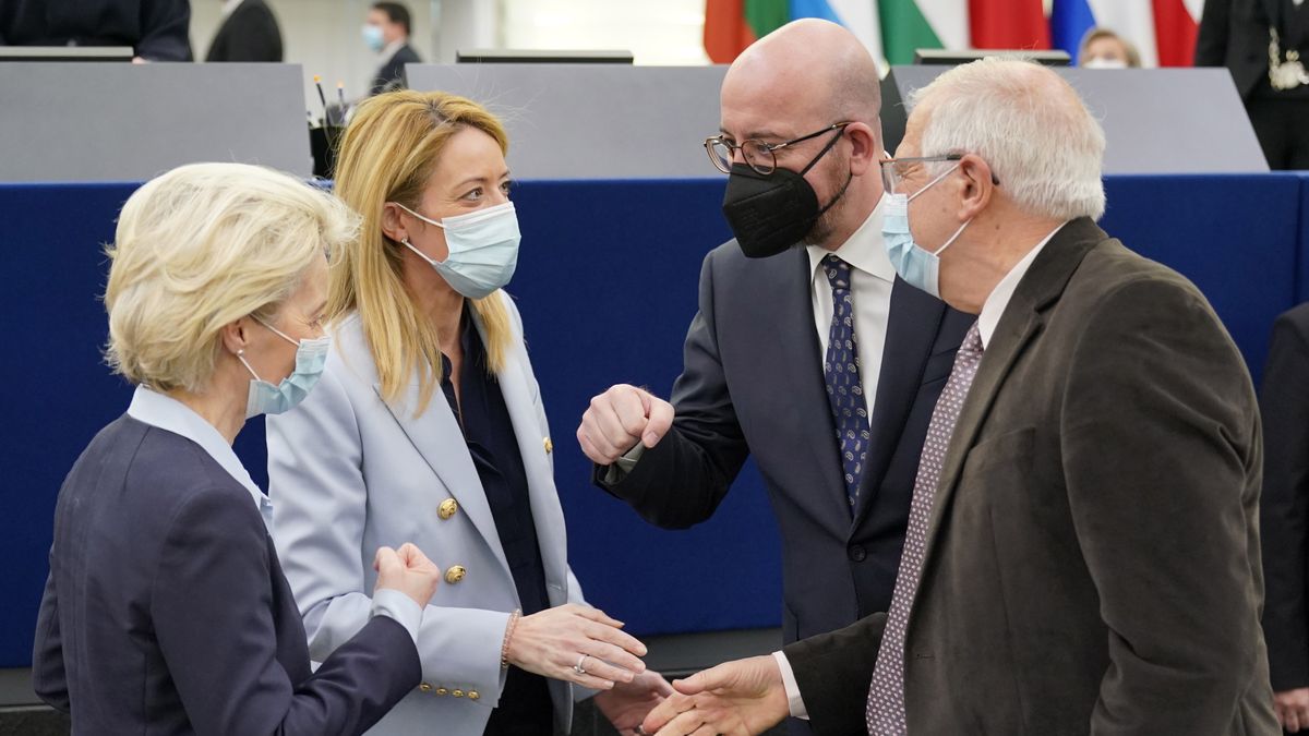 Na zdjęciu od lewej: Ursula von der Leyen, Roberta Metsola, Charles Michel i Josep Borrell