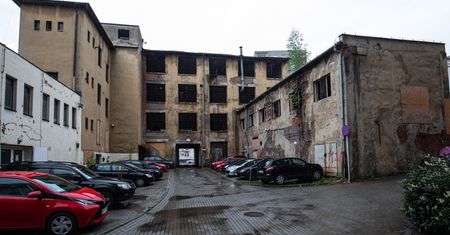 Bielsko-Biała. Będzie centrum seniora. Miasto szuka wykonawcy przebudowy kamienic przy Dmowskiego