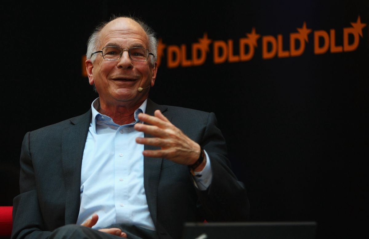 
Daniel Kahneman w 2002 roku otrzymał Nagrodę Banku Szwecji im. Alfreda Nobla w dziedzinie ekonomii za zastosowanie narzędzi z psychologii w badaniach ekonomicznych, ze szczególnym uwzględnieniem teorii perspektywy (wspólnie z Vernonem L. Smithem).