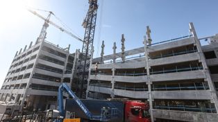 Rzeszów: Trwa budowa 8-piętrowego parkingu z lądowiskiem dla śmigłowców przy Klinicznym Szpitalu Wojewódzkim nr 2