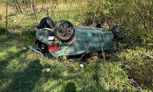 Tajemniczy wypadek pod Wrocławiem. Samochód na dachu. Kierowcy brak