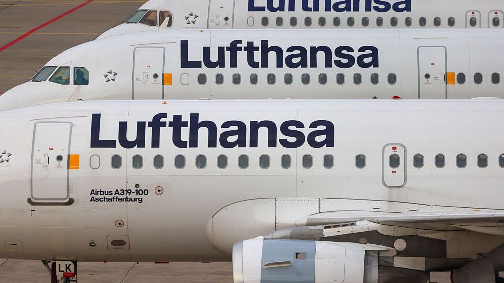 Passenger aircraft operated by Deutsche Lufthansa AG on the tarmac at Frankfurt Airport in Frankfurt, Germany, on Monday, Sept. 29, 2025. Lufthansa plans to cut 4,000 administrative jobs by 2030, the steepest reductions at Europe's largest airline group since the pandemic ravaged the industry, as the carrier seeks to improve its profitability. Photographer: Alex Kraus/Bloomberg via Getty Images
Bloomberg
emea, transportation and logistics, frankfurt, european, aviation, industries, euro members, german, business news, e.u., eu