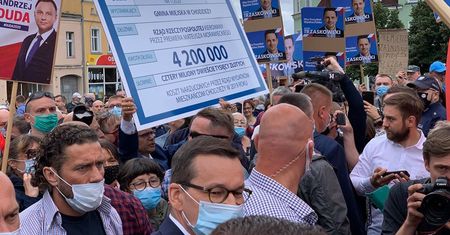 Chodzież. Pokazał Morawieckiemu rachunek na 4,2 mln zł. "Zapamiętam to do końca życia"
