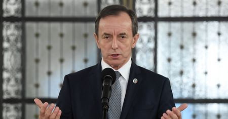 Polacy siedzieli w domu, a senatorowie latali. Ile wydaliśmy na podróże polityków?