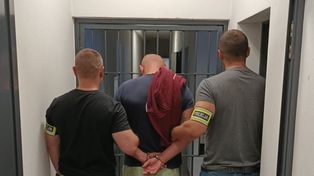 Ukradł busa z dziewczynką w środku i odjechał. Policja odnalazła auto