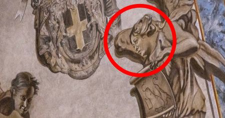 Mieli dość sławy fresku. Usunięto twarz premier Włoch