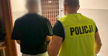 Jechał busem do Holandii. Nagle wyciągnął broń