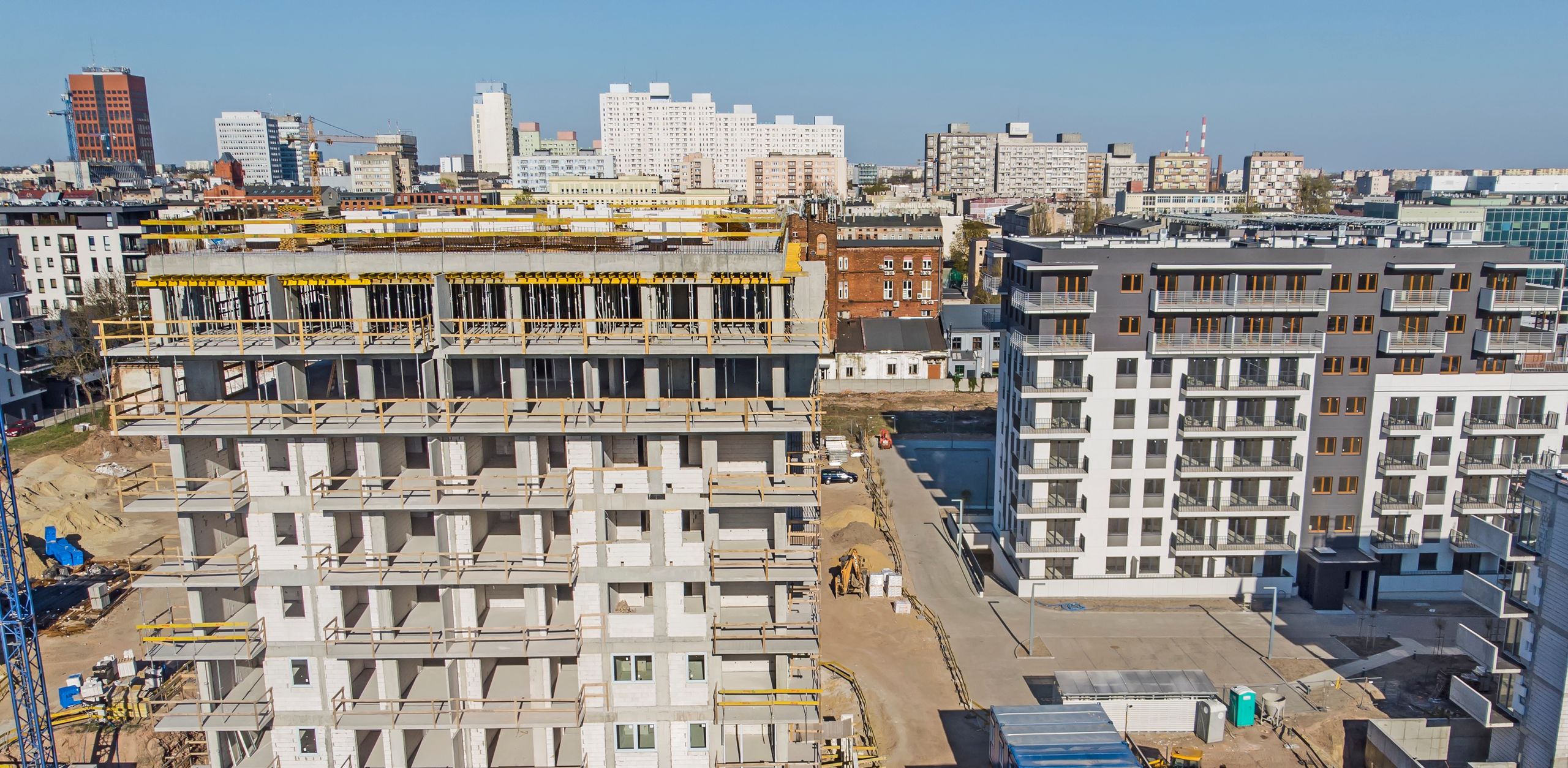 polska, miasto, blok, osiedle, mieszkania, nowe, inwestycja, wynajem, developer, praca, piotrkowska, dworzec fabryczny, dworzec, fabryczny, architektura, ulica, europa, podróż, miejski, centrum, stare miasto, kamienice, domy, ludzie, sklepy, spacer, turysta, manufaktura, droga, lodz, noc, dron, z drona, z góry