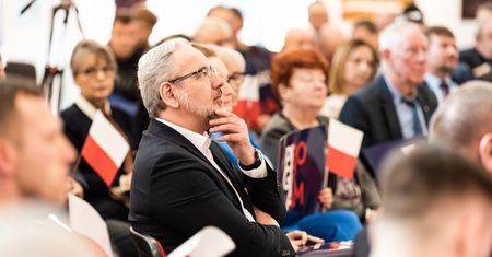 Polska chce zmian w kontraktach na szczepionki przeciw COVID-19. "KE działa opornie"