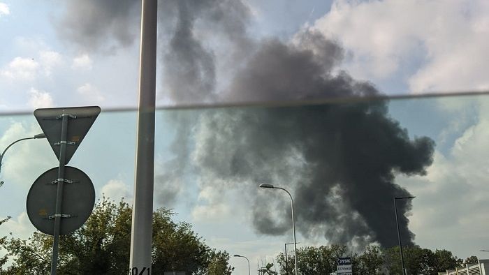 Ciemny dym nad Lublinem spowodowany pożarem na budowie przy ul. Poligonowej