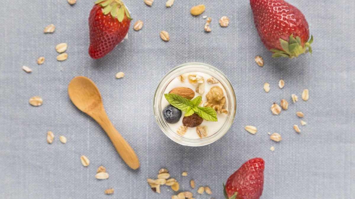 Skyr może być traktowany jako alternatywa dla jogurtu naturalnego.