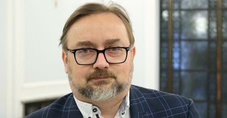 Morawiecki przeciągnie 37 posłów? "Nie można wykluczyć"