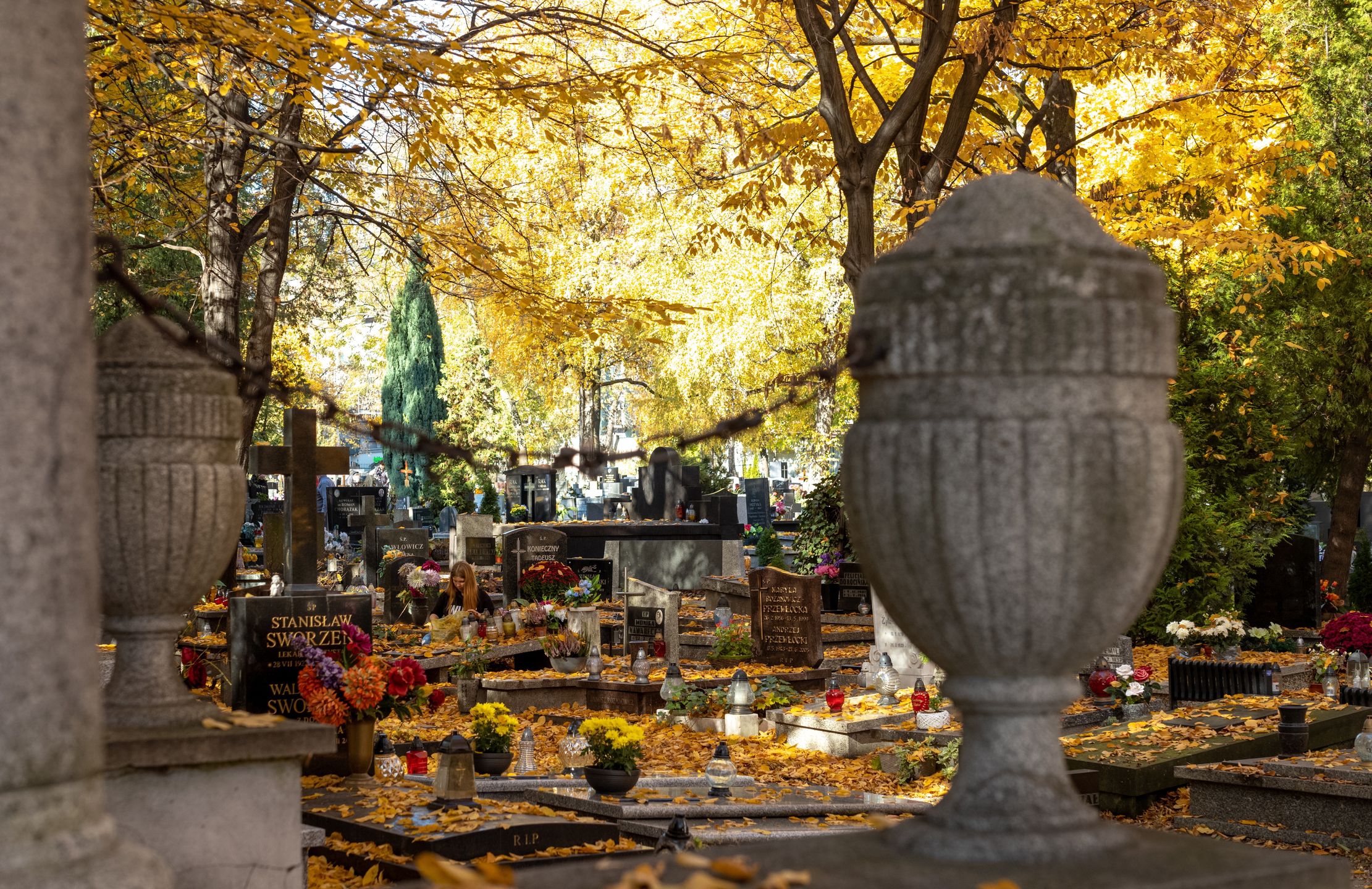 Katowice, 28.10.2021. Cmentarz przy ul. Francuskiej w Katowicach, 28 bm.  (kf) PAP/Andrzej Grygiel