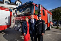 Na plecach strażaków do Sejmu? Kandydat PiS-u zaprzecza, że to była kampania