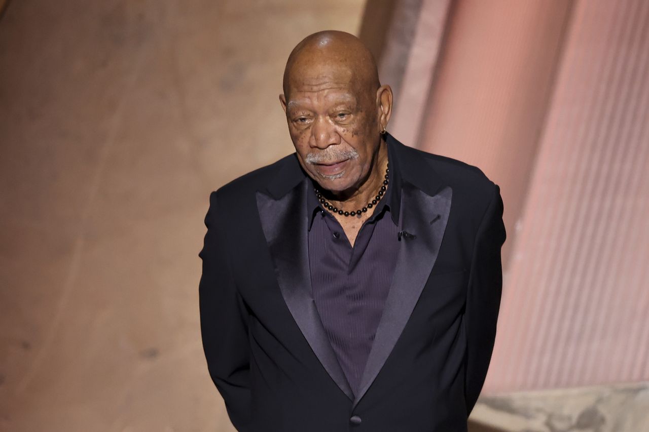 Morgan Freeman na Oscarach. Dlaczego miał rękawiczkę na jednej dłoni?