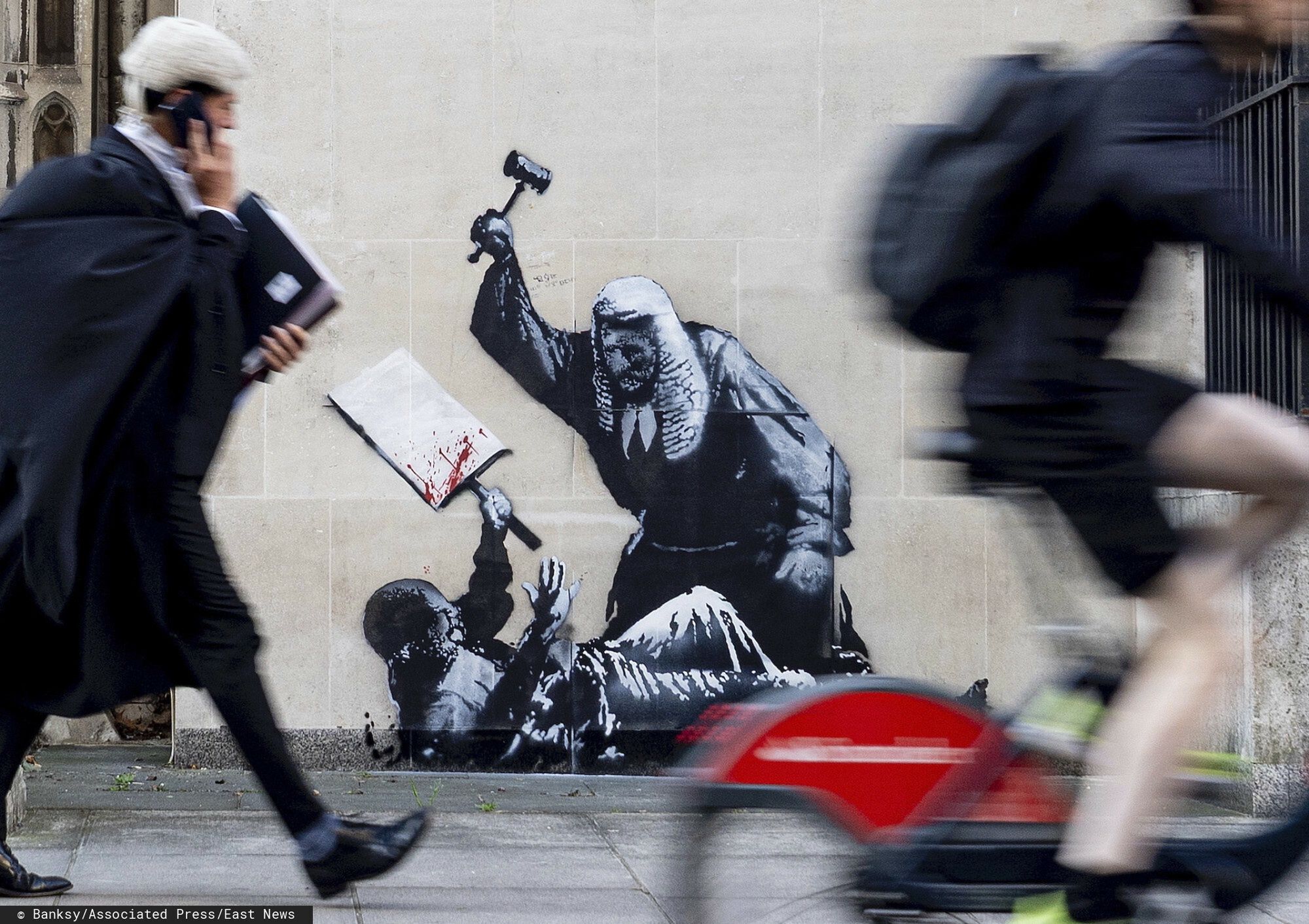 Mural Banksy'ego powstały po wyrokach dla protestujących przeciw