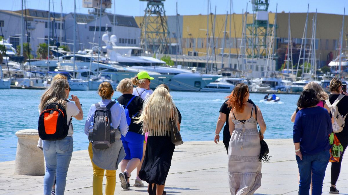 55 proc. Polaków nie jedzie w tym roku na wakacje. Większość z powodu braku pieniędzy