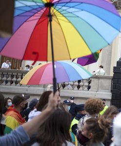 Dwa plemiona Polaków. Dzielą je nawet symbole