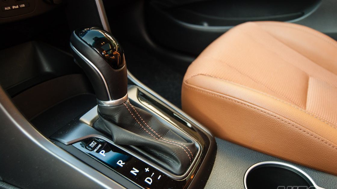 Automatyczna skrzynia biegów jest wygodniejsza, a nierzadko pozwala oszczędzać paliwo, ale też droższa w naprawach.